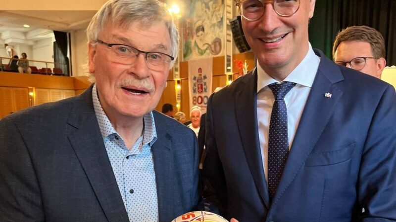 Empfang in Rees: Wüst trifft seinen früheren Handball-Schiedsrichter
