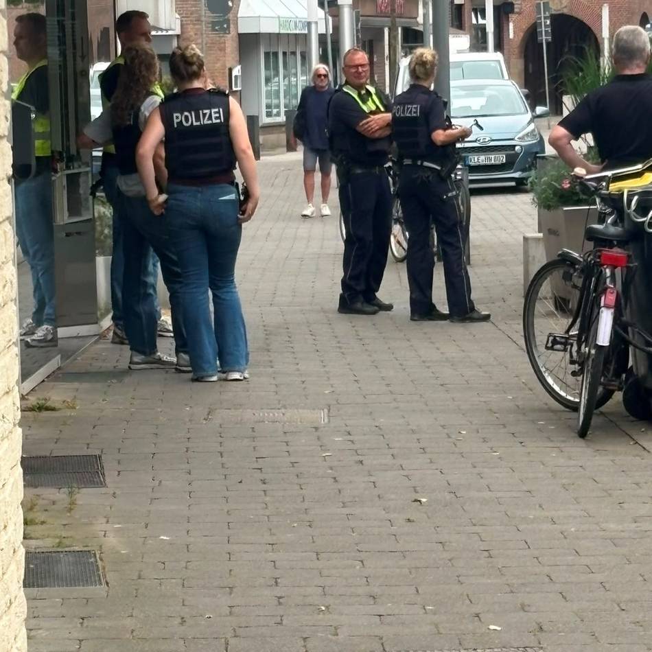 Emmerich : Razzia auf der Steinstraße – Das steckt dahinter