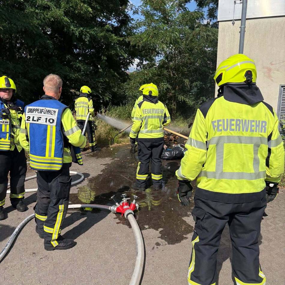 Trockenheit im Sommer: Weggeworfene Lupe löst Feuer in Elten aus