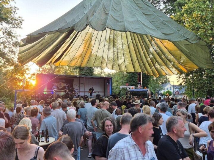 Am Grenzübergang: Hommersum und seine Nachbarn feierten mit viel Spaß ihr „Looifeest“