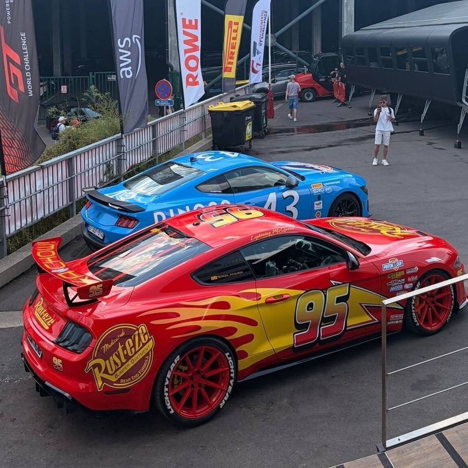 Kalkarerin in Spa: Lightning-McQueen aus Kalkar begeistert Fans an legendärer Rennstrecke