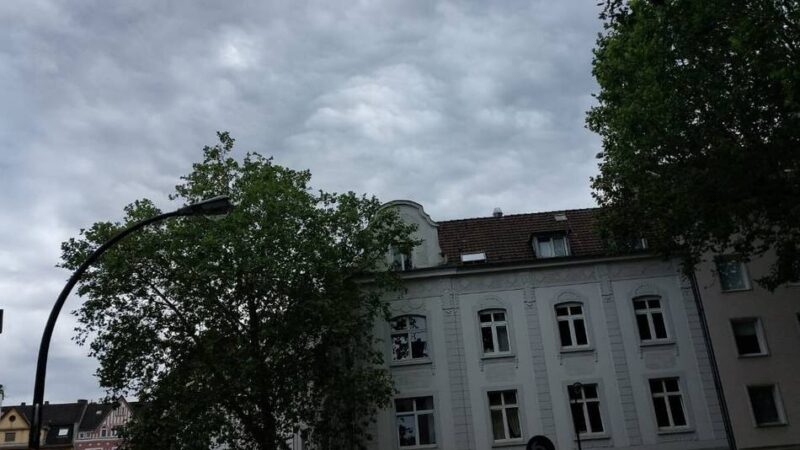 Maschine kam aus Dortmund: Polizeihubschrauber im Einsatz über Düsseldorf – das ist der Grund