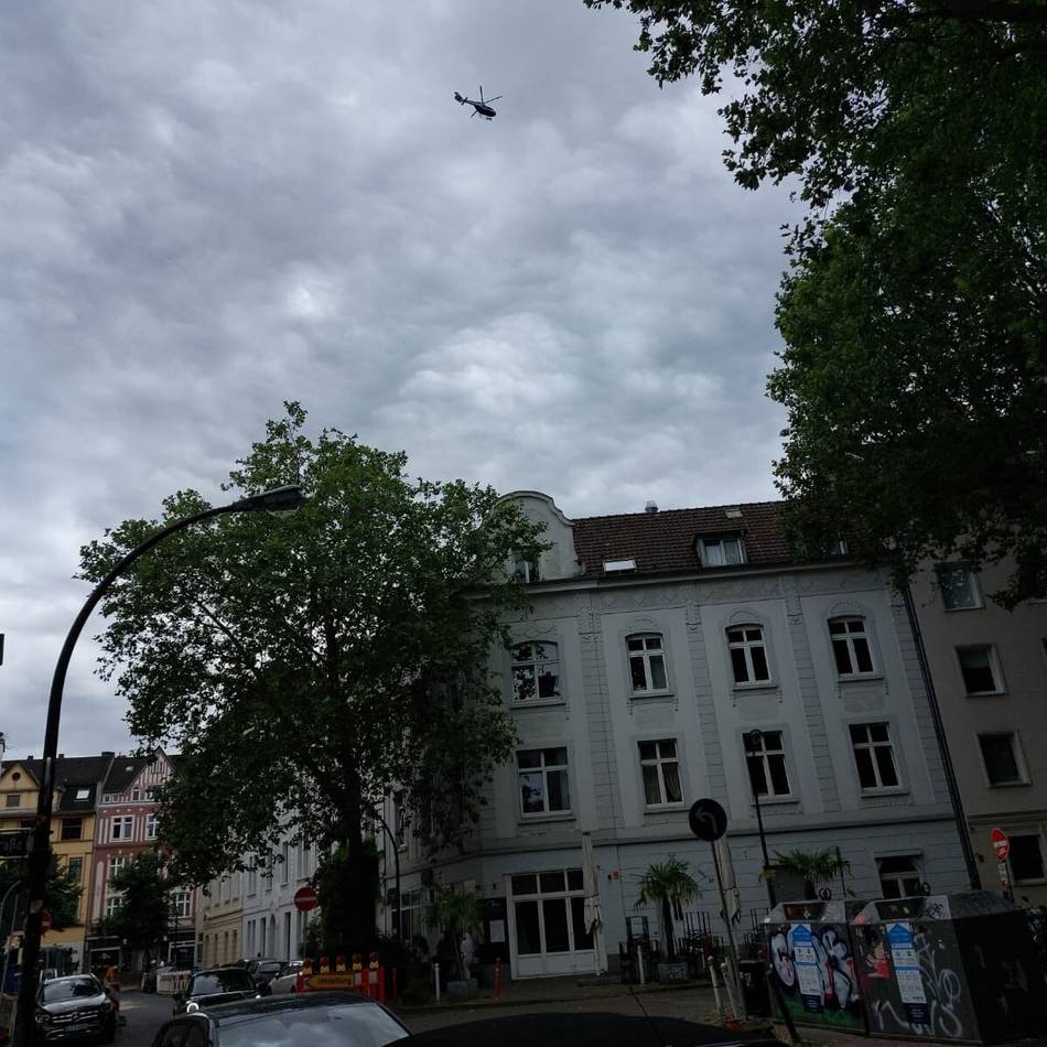 Maschine kam aus Dortmund: Polizeihubschrauber im Einsatz über Düsseldorf – das ist der Grund