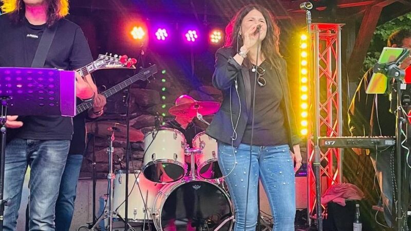 Radevormwalder Ortschaft: Gelungener Sommerabend mit Live-Musik in Honsberg