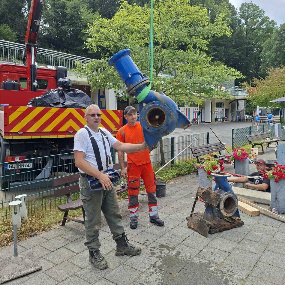 Pumpenausfall im Freibad Dabringhausen: Ehrenamtliche verhindern vorzeitiges Saisonende