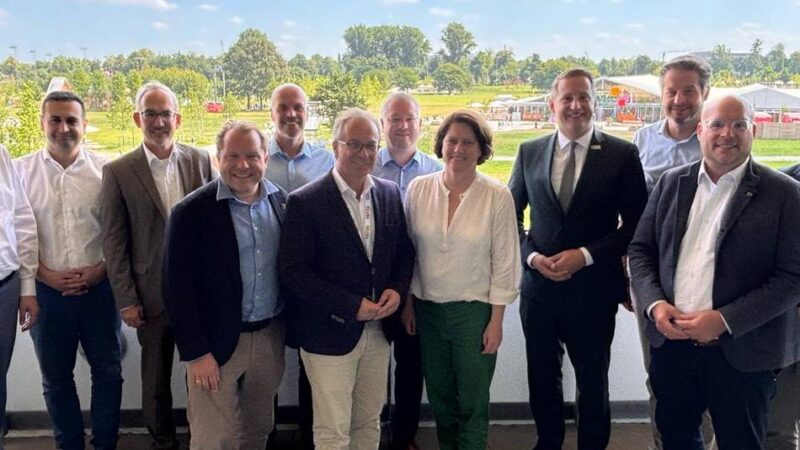 Konferenz auf Laga-Gelände in Neuss: Wenn der Bürgermeister zum Tour-Guide wird
