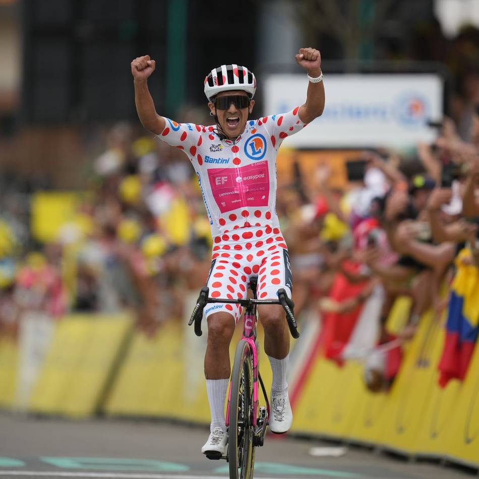 Pogacar sichert das Gelbe Trikot ab: Carapaz siegt in Alpe d’Huez – Sepp Kuss entgeht Horror-Sturz auf 20. Etappe