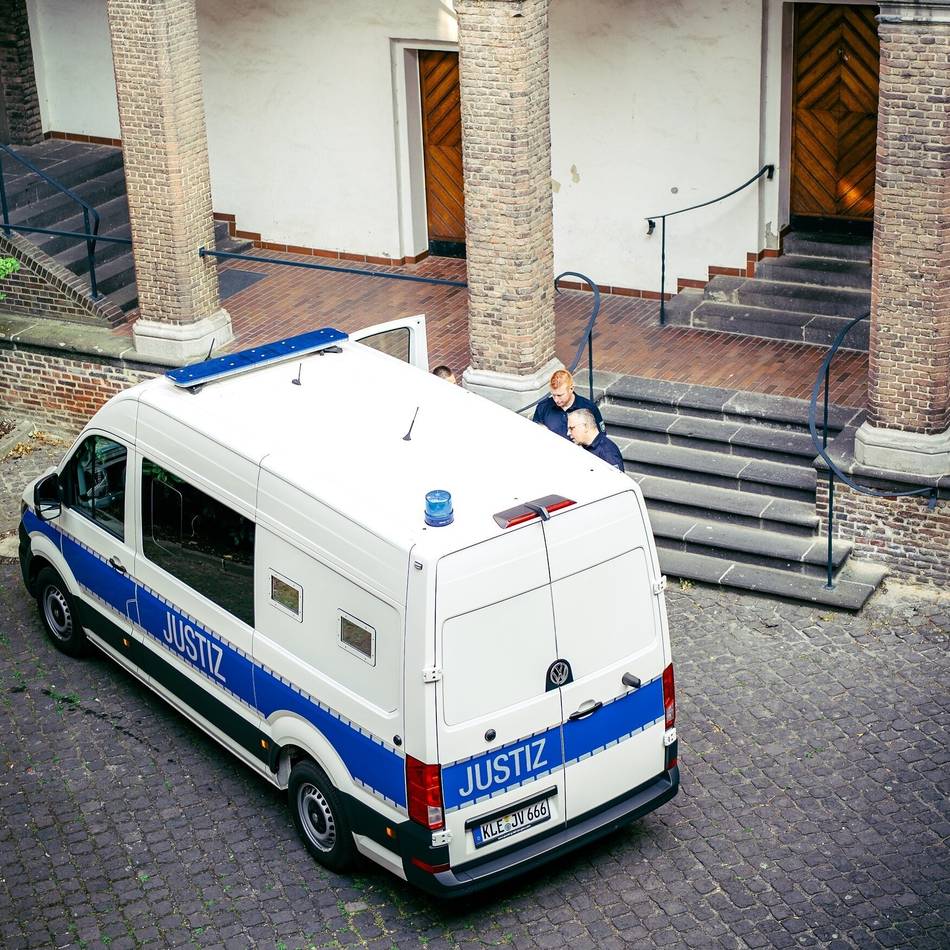 Zweiter Verhandlungstag steht bevor: Kein Sanitäter, aber im Rettungswagen unterwegs – Prozess um Patiententod geht weiter