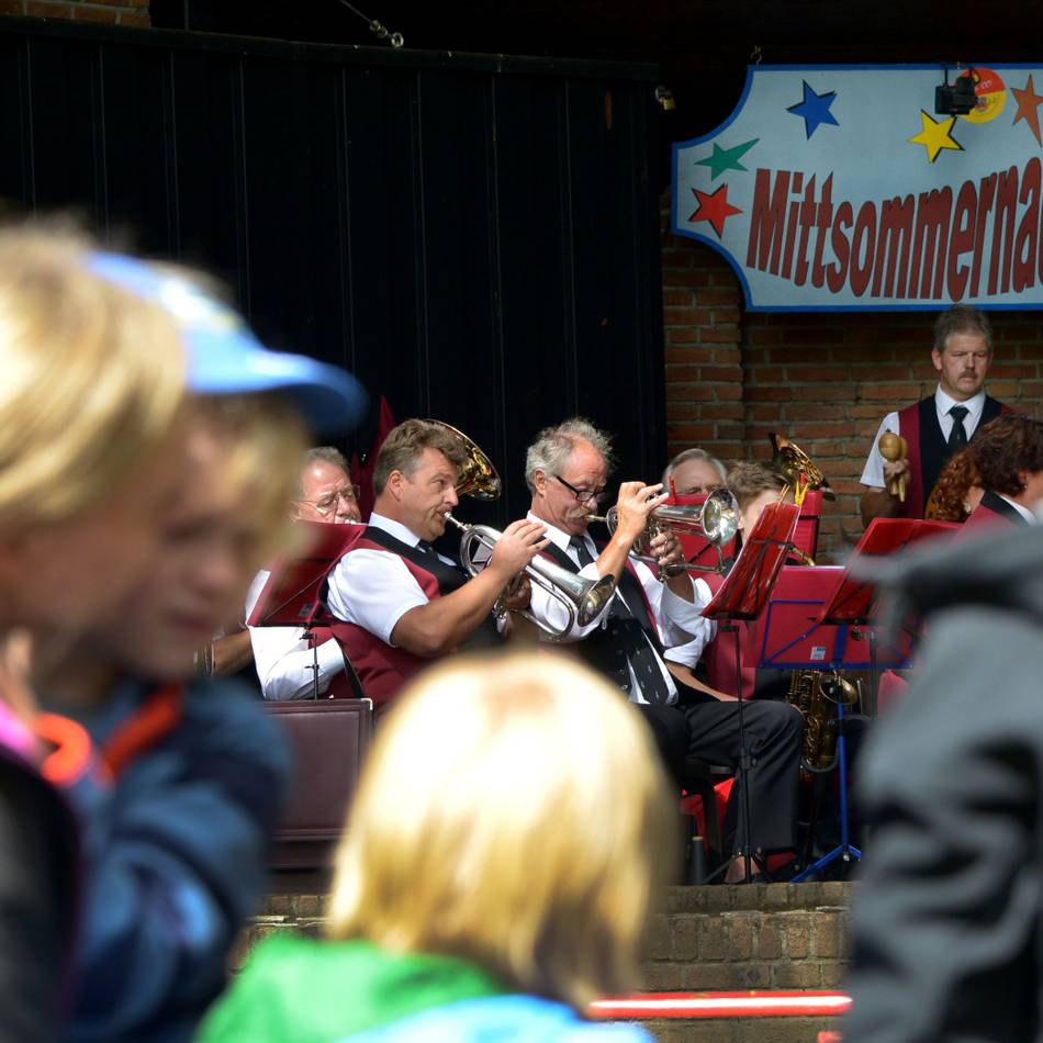 Mittsommernacht im Dr.-Robbers-Park in Elten: Familien, Musik und DJ: Das erwartet Besucher am 11. Juli