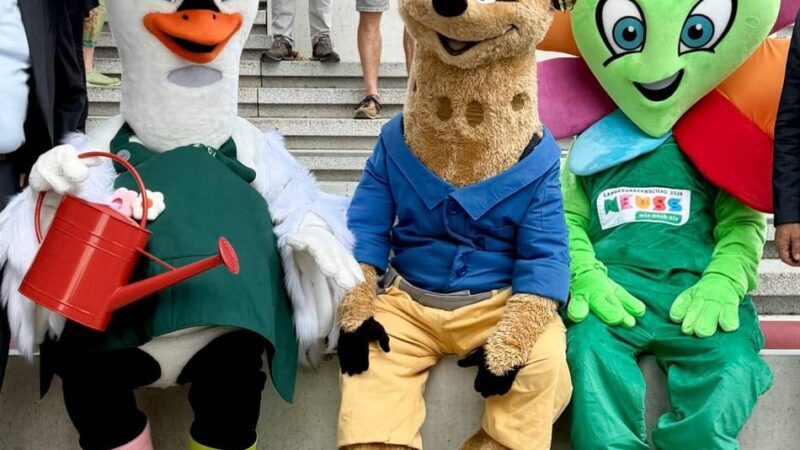 Klever Delegation zu Gast: Maskottchen-Konferenz in Neuss – Swantje trifft Kalli und Flori