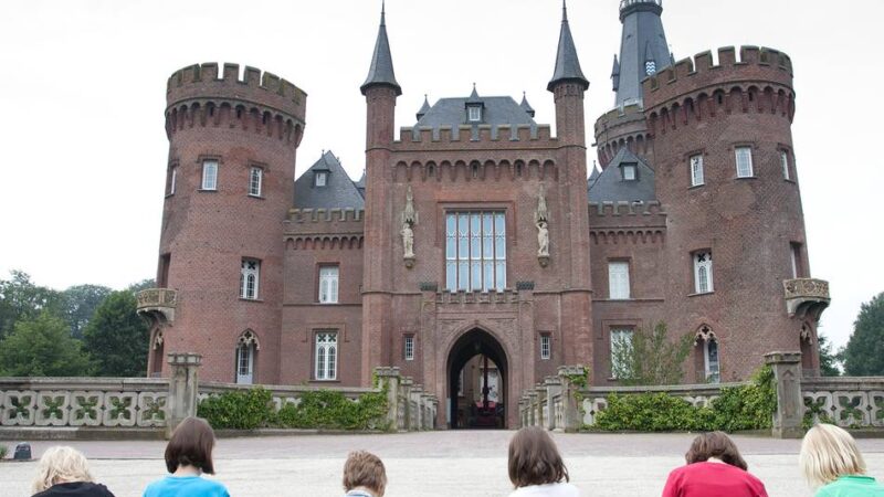 Ferienprogramm im Kreis Kleve: Ferien und Kunst-Abenteuer im Schloss Moyland