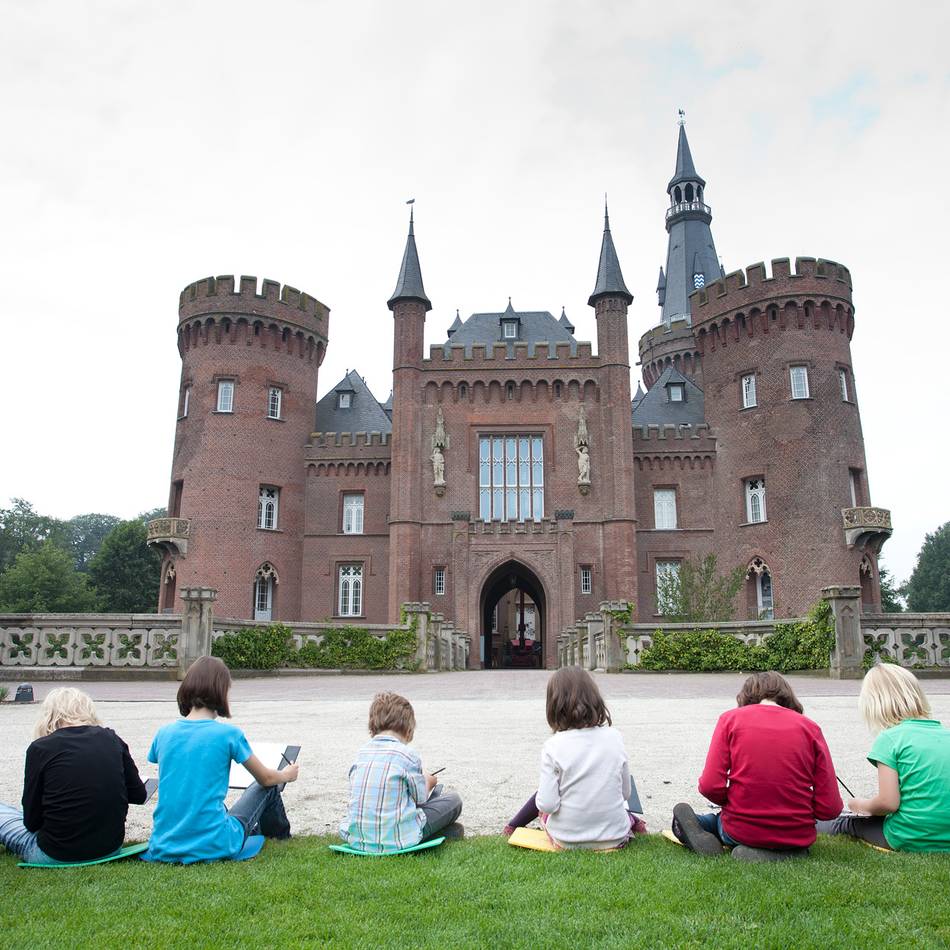 Ferienprogramm im Kreis Kleve: Ferien und Kunst-Abenteuer im Schloss Moyland