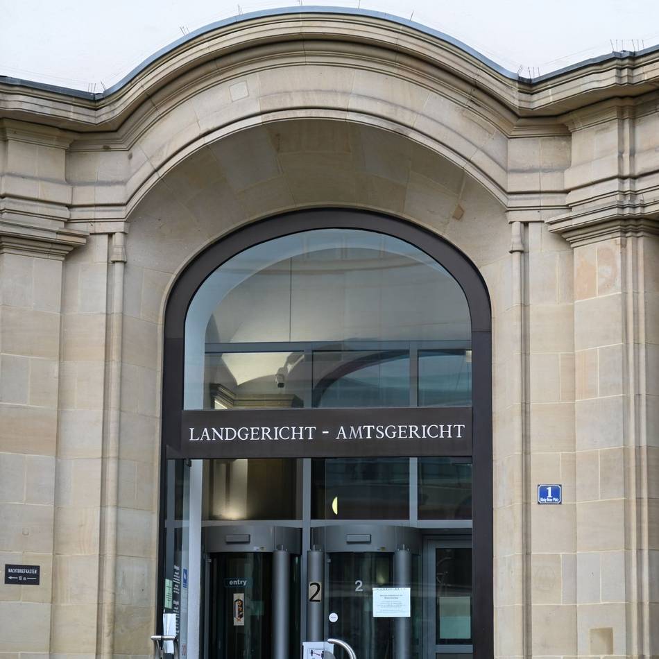 Prozess vor Jugendschutzkammer: Psychiatrie-Chefarzt soll Patientinnen missbraucht haben