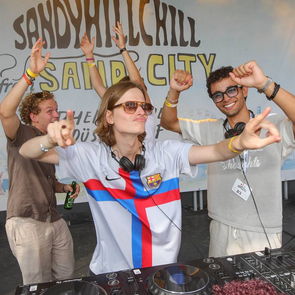 Party-Premiere in Düsseldorf: „SandyHillChill“ auf der Rheinkirmes – fast so schön wie in Zandvoort am Strand
