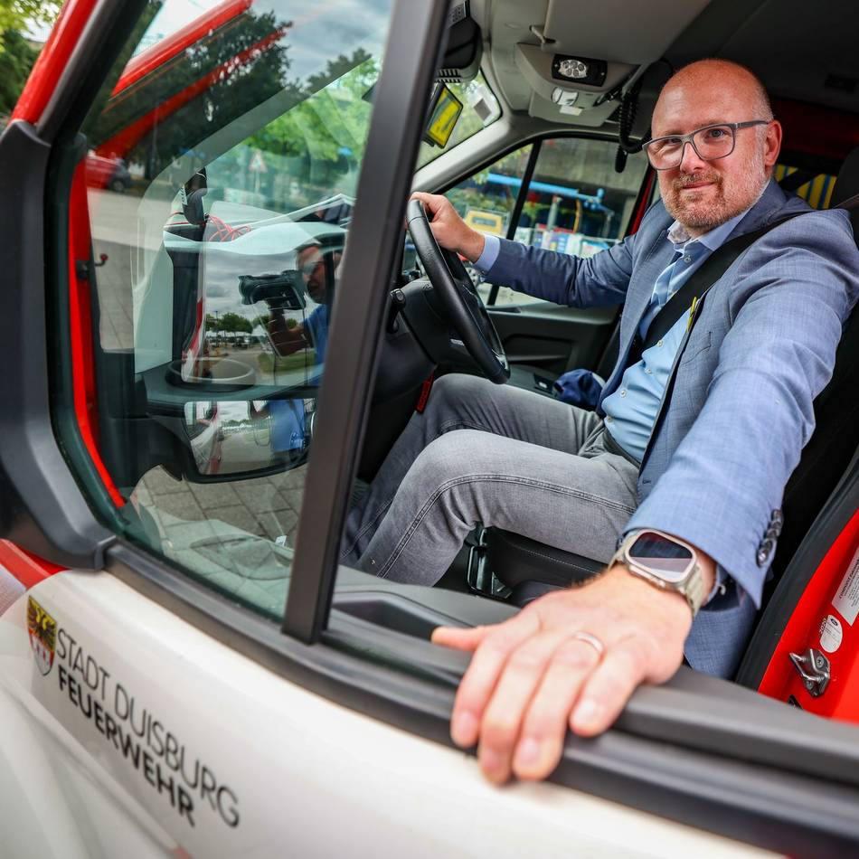 Finanzielle Soforthilfe gefordert: NRW-Städte rollen mit Blaulichtfahrzeugen zum Kanzleramt – Duisburgs OB dabei