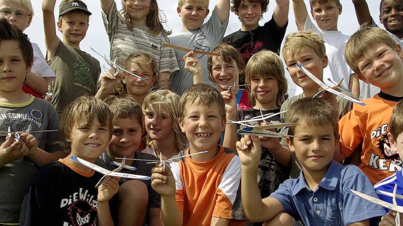 Überblick über Angebote: Was Kinder in den Sommerferien in Alpen erleben können