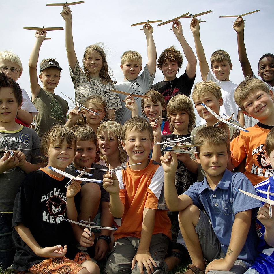Überblick über Angebote: Was Kinder in den Sommerferien in Alpen erleben können