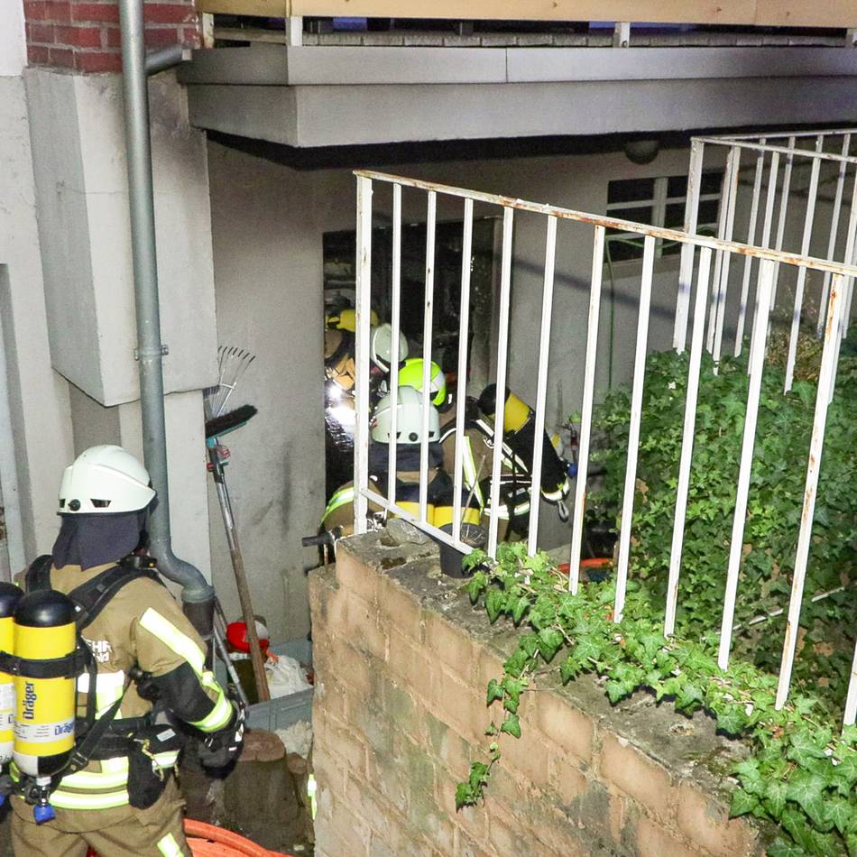 Feuerwehr in Langenfeld: Eine Person bei Kellerbrand verletzt – Kriminalpolizei ermittelt