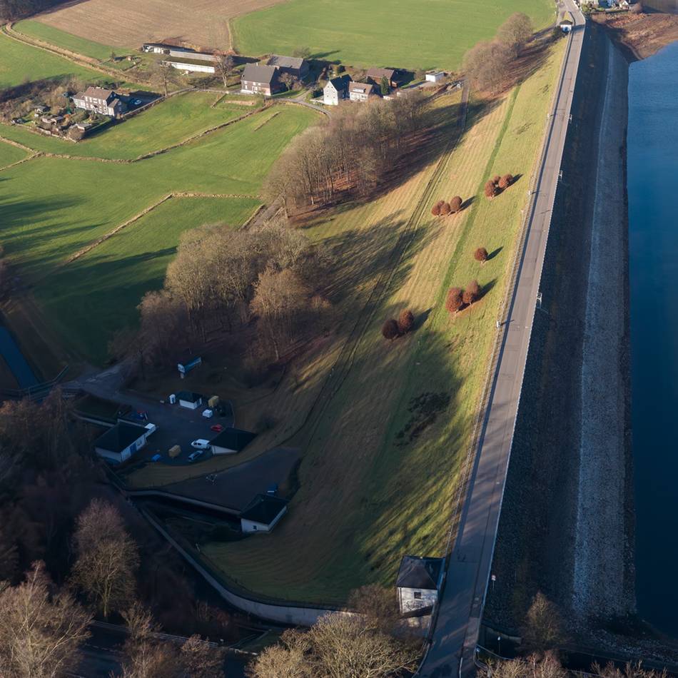 Arbeiten an der Hückeswagener Talsperre: Hochwasser-Spätfolgen – Beverdamm muss saniert werden