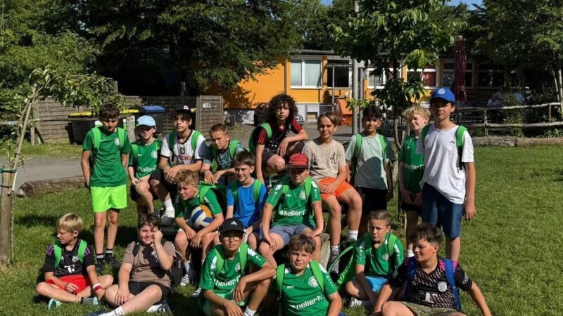 Fußball in Hückeswagen: D 1 des RSV 09 feiert Saisonabschluss mit einer Fahrt nach Essen
