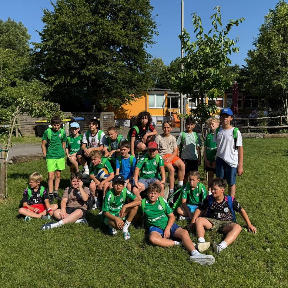 Fußball in Hückeswagen: D 1 des RSV 09 feiert Saisonabschluss mit einer Fahrt nach Essen
