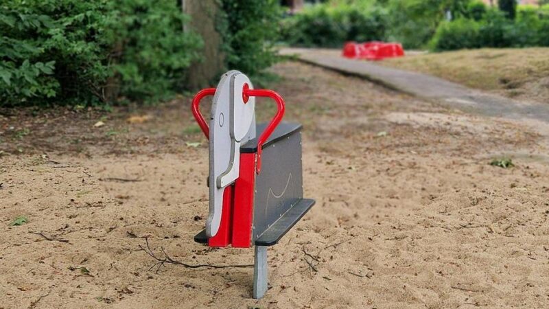 Topasweg in Holzbüttgen: Stadt plant Spielplatz neu – Kinder sollen sich einbringen