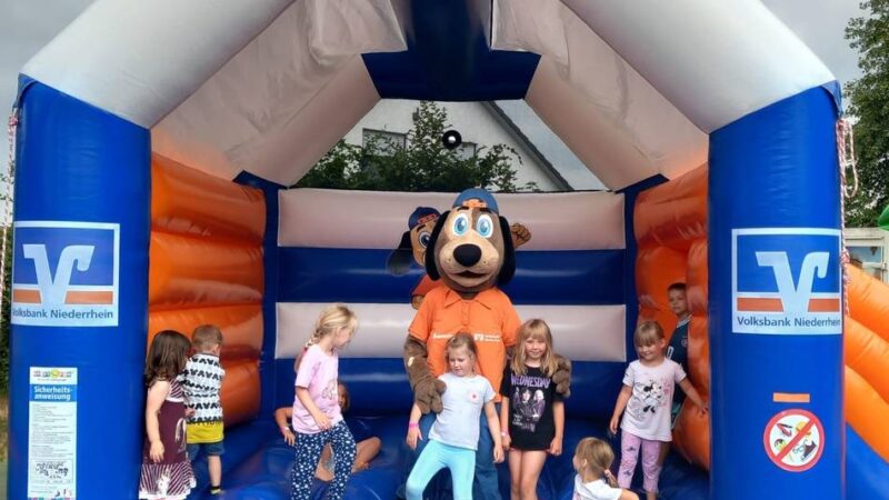 St.-Nepomuk-Schützennbruderschaft: 500 Kinder feiern zweites Hüpfburgen-Festival