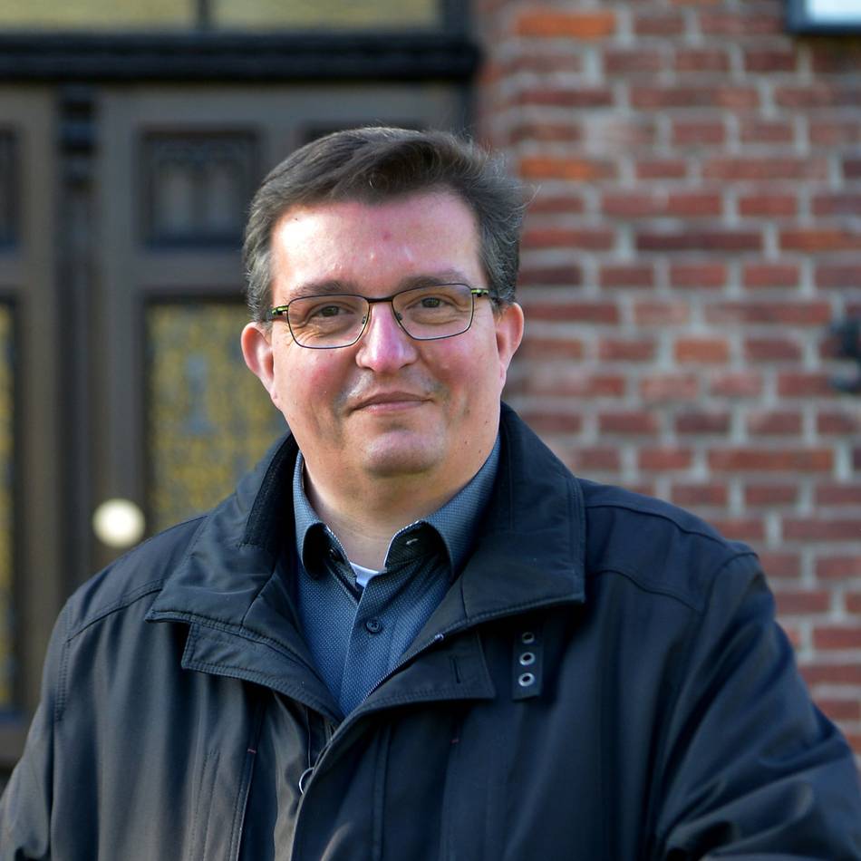 Gute Reise in Kranenburg: Priester segnet Fahrzeuge vor der Fahrt in den Urlaub