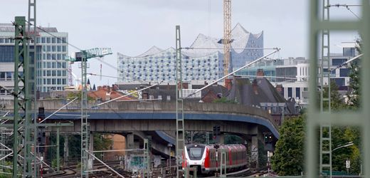 Hamburg: Betrunkener läuft auf Gleise – S-Bahn-Strecke gesperrt