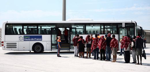 Migration: Mehr als 150 Migranten aus brennendem Boot im Ärmelkanal gerettet