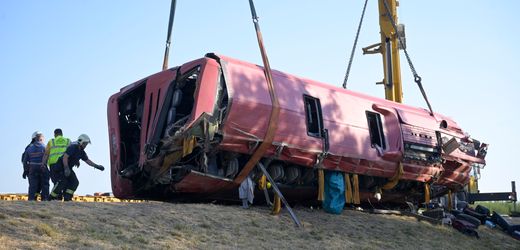 Ungarn: Bus aus Polen verunglückt – zwölf Tote und viele Verletzte