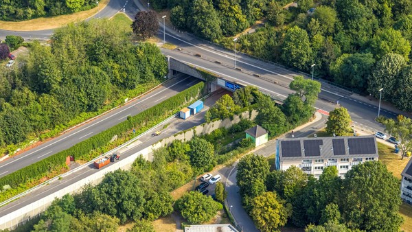 Neun aktuelle Luftbilder aus Velbert: Wasserturm, UFO, Mariendom und Telebert