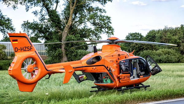 Reitunfall in Velbert: Rettungshubschrauber landet an der Wallmichrather Straße