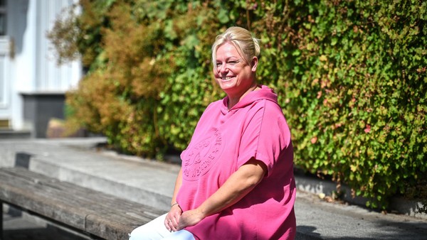 Für neue Dauerwellen geht’s auch durch den Garten: Velberts pfiffige Friseurin