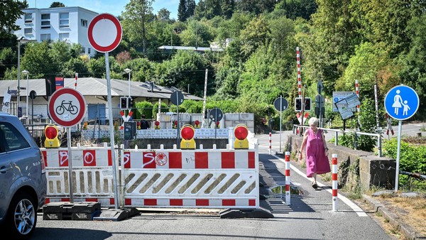 Noch ein Jahr Umweg: Jetzt rollen in Velbert-Nierenhof die Bagger