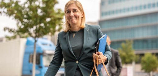 Rentenalter: Nina Warken stellt Härtefallregeln für das Aus der Rente mit 63 in Aussicht