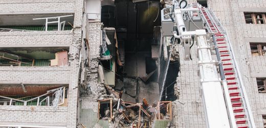 Ukraine-Krieg: Dutzende Betroffene nach Angriff auf Wohnhaus in Charkiw