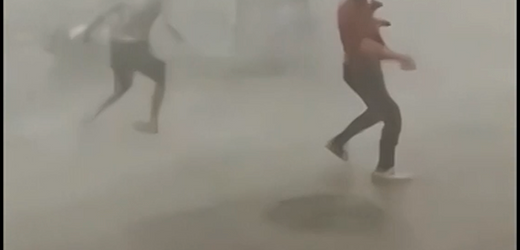 China: Video zeigt Wucht des Taifuns »Dolphin«