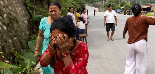 Nepal: nach Flutkatastrophe im Himalaja noch immer viele Orte abgeschnitten