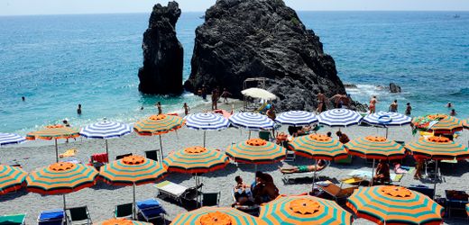 Strandbäder in Italien: Wie ein 23-jähriger Politiker sich für freie Strände einsetzt