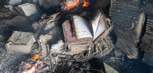Ukraine: Acht Millionen Bücher offenbar durch Angriff aus Russland verbrannt