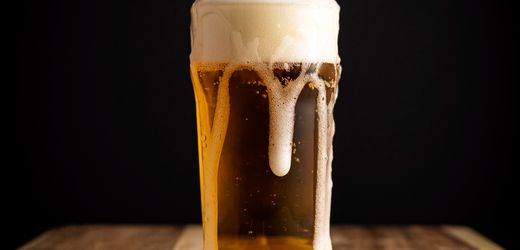 Pinkeln: Treibt Bier mehr als andere Getränke?
