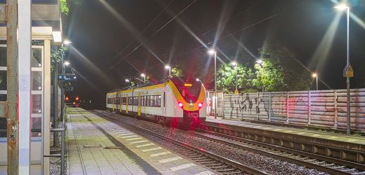 Karlsruhe: Bahnmitarbeiter aus Zug gestürzt – Landgericht bestätigt Ablehnung des Haftbefehls