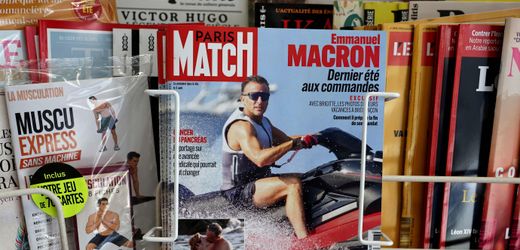 Frankreich: Emmanuel Macron wird beim Jetski-Fahren fotografiert, während der Wald brennt