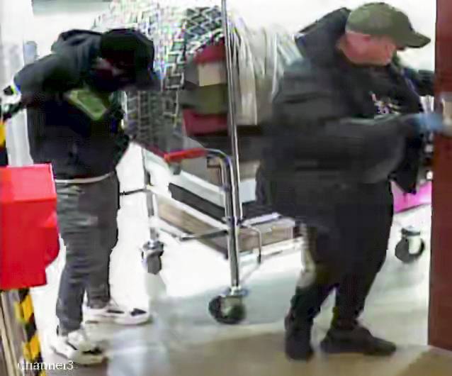 Einbruch in Düsseldorf: Polizei sucht diese Männer nach Diebstahl von Champagner im Wert von 8000 Euro