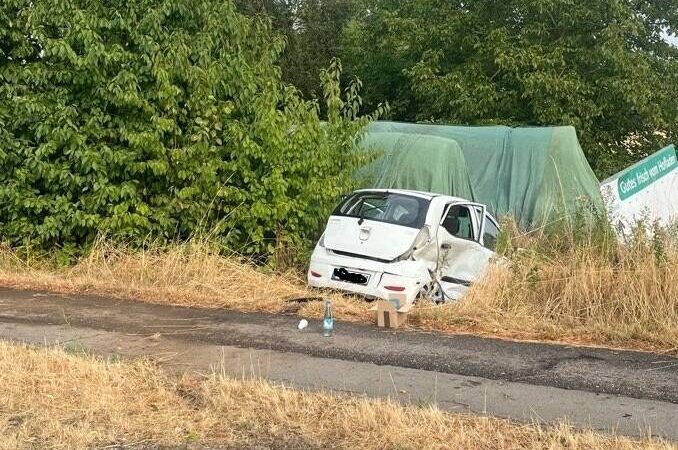 Unfall in Neuss-Hoisten: 61-Jährige kollidiert mit zwei Autos im Gegenverkehr