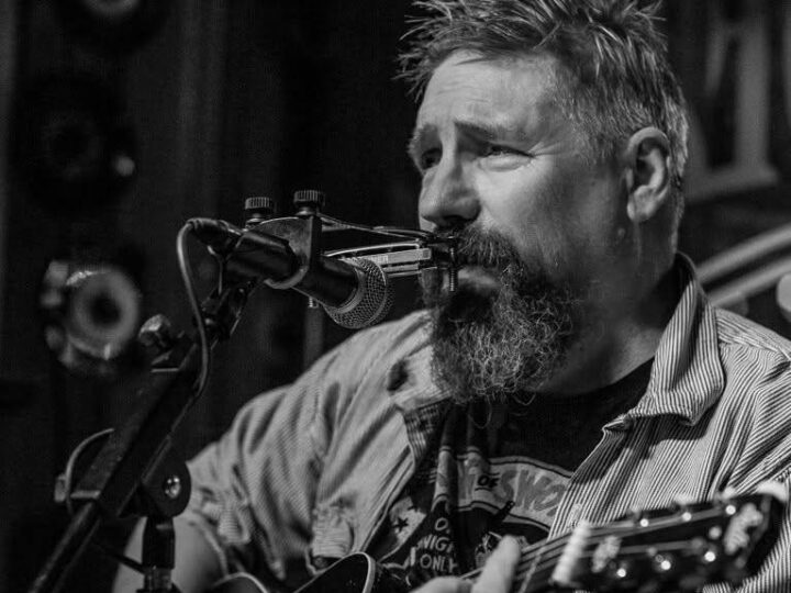 Blues in Mettmann: Chickenbone John bringt die Zigarrenkiste zum Klingen