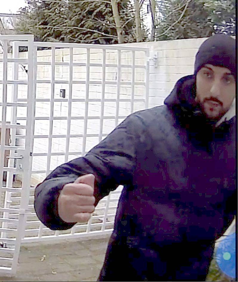 Gut zweieinhalb Jahre nach der Tat: Polizei fahndet mit Fotos nach mutmaßlichen Einbrechern