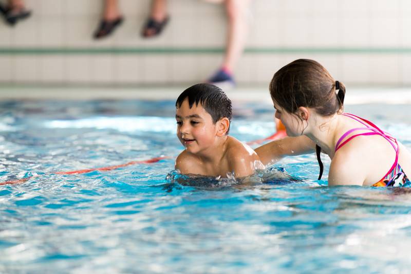 Wassersport im Bergischen Land: Wie Pinguin und Hampelmann beim Schwimmen helfen