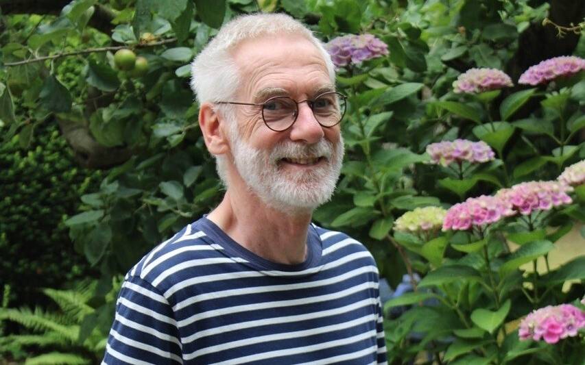 „Ort der Begegnung“ in Mönchengladbach: Markus Fegers liest und musiziert auf dem Hauptfriedhof